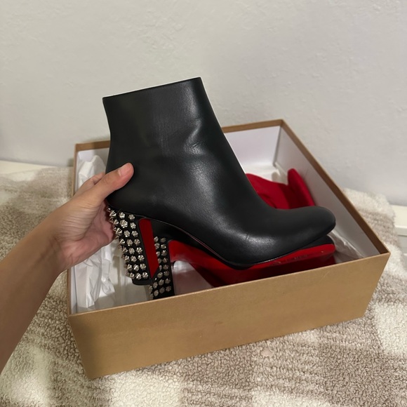 Christian Louboutin Shoes - Christian Louboutin Suzi Folk